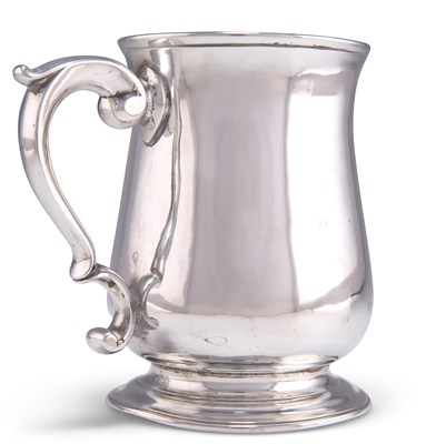 Lot 1453 - A GEORGE II SILVER MUG