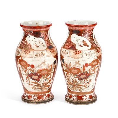 Lot 148 - A PAIR OF JAPANESE KUTANI VASES, CIRCA 1900