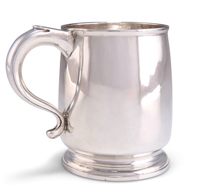 Lot 1475 - A QUEEN ANNE BRITANNIA STANDARD SILVER MUG