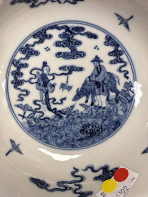 Lot 136 - A CHINESE PORCELAIN SGRAFFITO-GROUND 'MEDALLIONS' BOWL