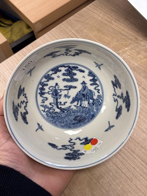 Lot 136 - A CHINESE PORCELAIN SGRAFFITO-GROUND 'MEDALLIONS' BOWL