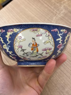 Lot 136 - A CHINESE PORCELAIN SGRAFFITO-GROUND 'MEDALLIONS' BOWL