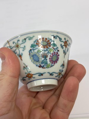 Lot 166 - A CHINESE DOUCAI 'CHRYSANTHEMUM' BOWL