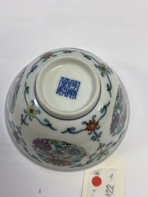 Lot 166 - A CHINESE DOUCAI 'CHRYSANTHEMUM' BOWL