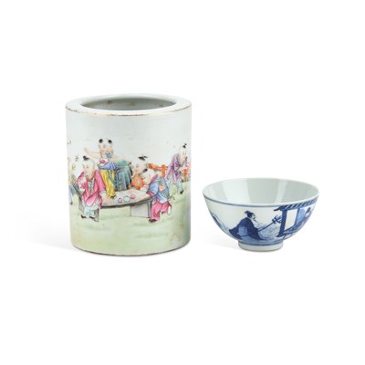 Lot 124 - A CHINESE FAMILLE ROSE PORCELAIN BRUSH POT