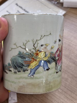 Lot 124 - A CHINESE FAMILLE ROSE PORCELAIN BRUSH POT