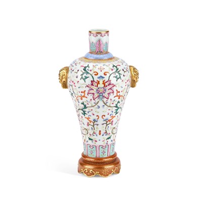 Lot 129 - A CHINESE FAMILLE ROSE VASE