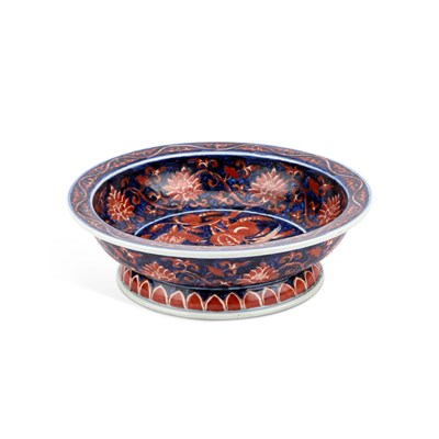 Lot 85 - A CHINESE UNDERGLAZE BLUE AND IRON-RED FOOTED BOWL