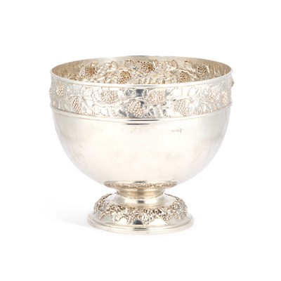 Lot 174 - A LATE VICTORIAN SILVER PUNCH BOWL