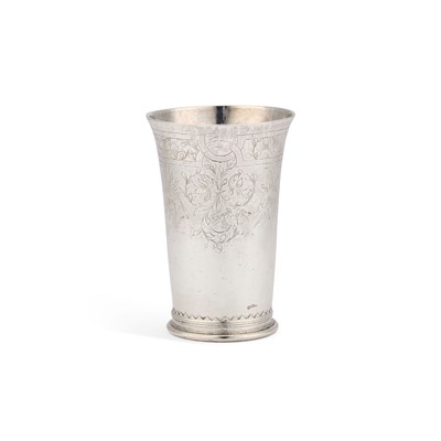 Lot 321 - A 17TH CENTURY DUTCH SILVER BEAKER