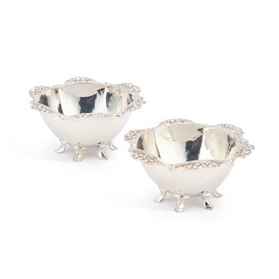 Lot 278 - A PAIR OF ARTS AND CRAFTS SILVER BOWLS