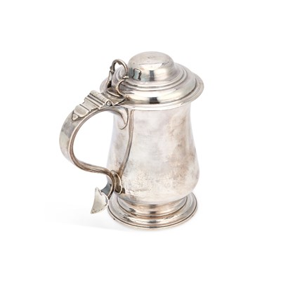 Lot 209 - A GEORGE III SILVER TANKARD