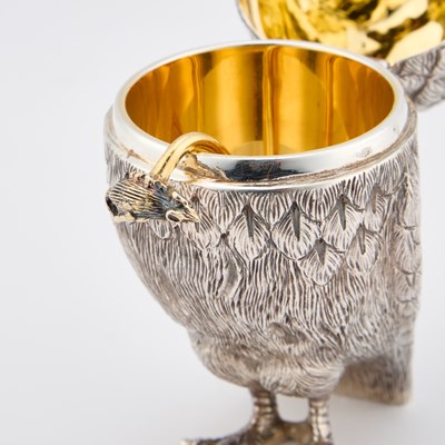 Lot 338 - AN ELIZABETH II SILVER NOVELTY MUSTARD POT