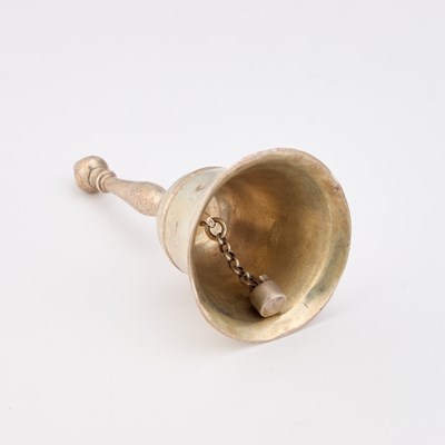 Lot 212 - A GEORGIAN CAST SILVER TABLE BELL
