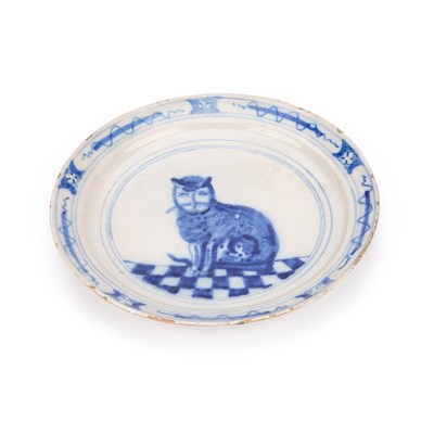 Lot 42 - A 18TH/ 19TH CENTURY BLUE AND WHITE FAIENCE 'CAT' PLATE