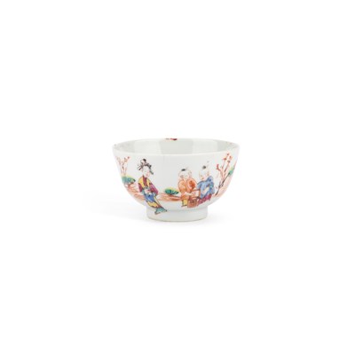 Lot 142 - A CHINESE PORCELAIN TEA BOWL