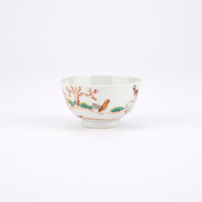 Lot 142 - A CHINESE PORCELAIN TEA BOWL