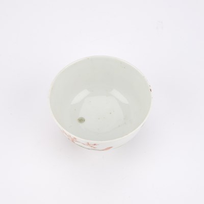 Lot 142 - A CHINESE PORCELAIN TEA BOWL