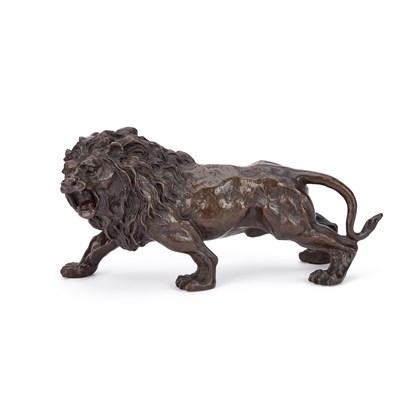 Lot 915 - A LATE 20TH CENTURY SCHOOL BRONZE SCULPTURE OF A LION