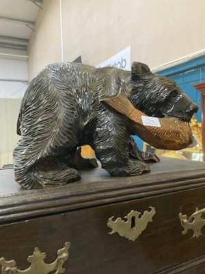 Lot 178 - A 20TH CENTURY JAPANESE WOOD CARVING OF A BEAR WITH A FISH