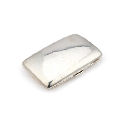 Lot 372 - AN EDWARDIAN SILVER CIGAR CASE