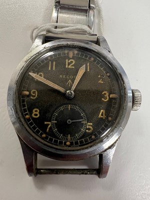 Lot 563 - MILITARY: A GENTS RECORD 'DIRTY DOZEN' BRACELET WATCH