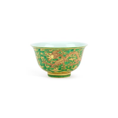 Lot 82 - A CHINESE PORCELAIN 'DRAGON' BOWL WITH A GREEN-GROUND