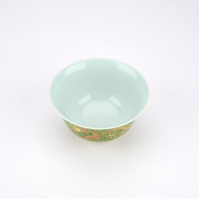 Lot 82 - A CHINESE PORCELAIN 'DRAGON' BOWL WITH A GREEN-GROUND