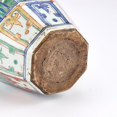 Lot 80 - A CHINESE DOUCAI DECORATED PORCELAIN 'DRAGONS' VASE