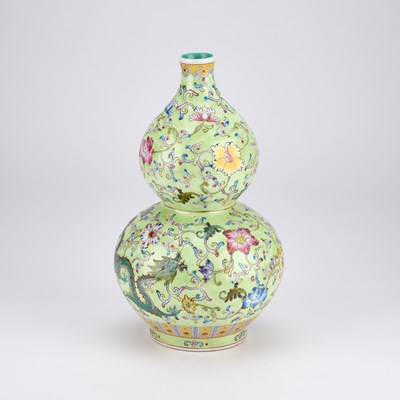 Lot 96 - A CHINESE FAMILLE ROSE PORCELAIN DOUBLE GOURD VASE