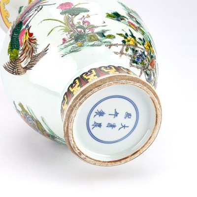 Lot 120 - A LARGE CHINESE FAMILLE ROSE PORCELAIN VASE