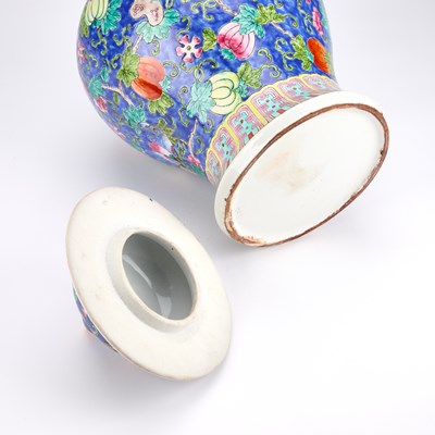 Lot 121 - A LARGE CHINESE FAMILLE ROSE PORCELAIN VASE AND COVER