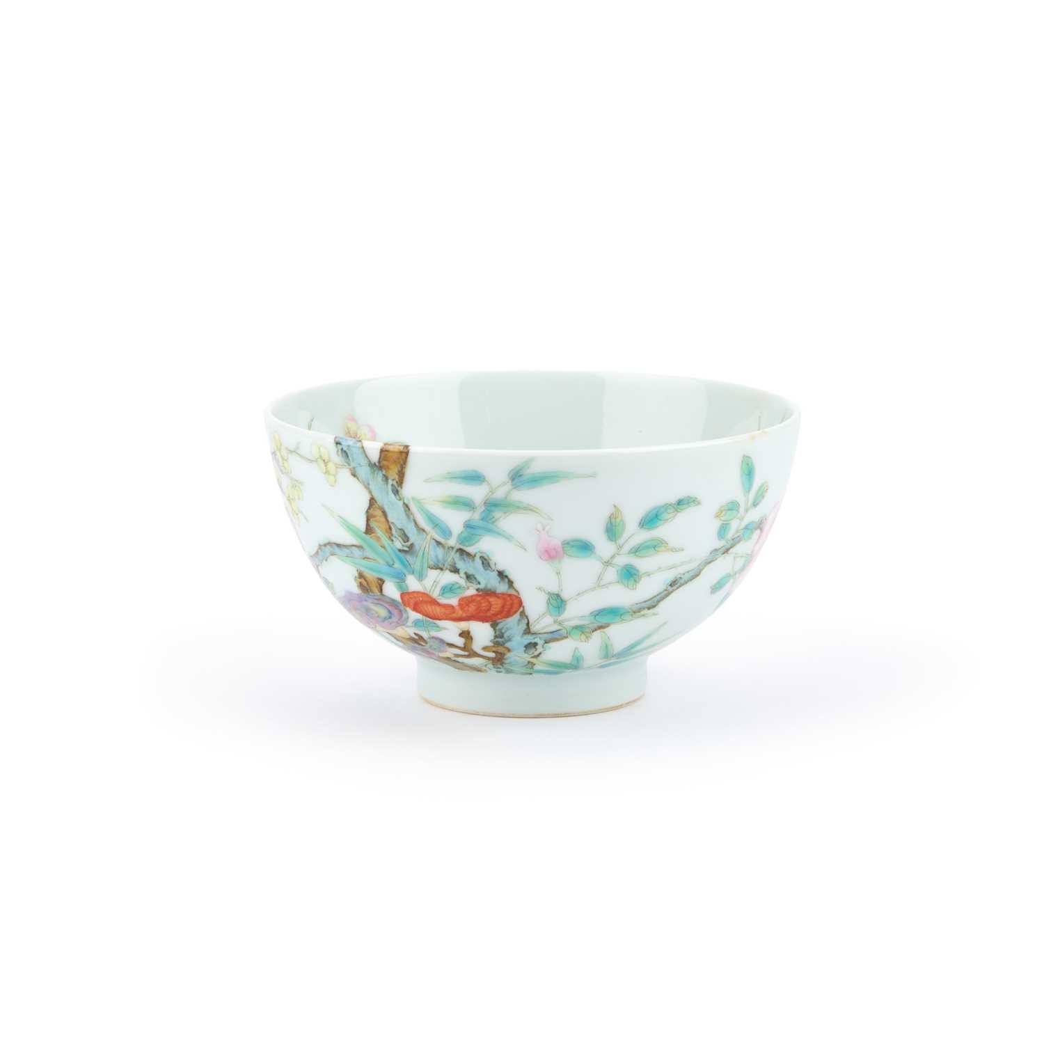 Lot 87 - A CHINESE FAMILLE ROSE PORCELAIN BOWL