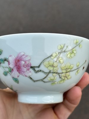 Lot 87 - A CHINESE FAMILLE ROSE PORCELAIN BOWL