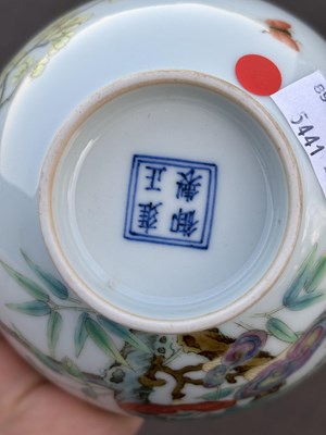 Lot 87 - A CHINESE FAMILLE ROSE PORCELAIN BOWL