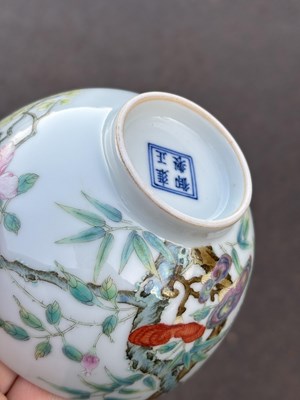 Lot 87 - A CHINESE FAMILLE ROSE PORCELAIN BOWL