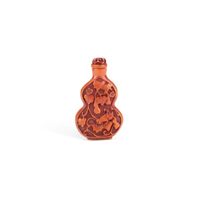 Lot 239 - A CHINESE RESIN SNUFF BOTTLE