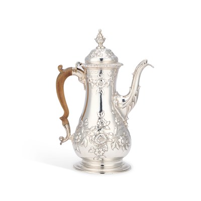 Lot 214 - A GEORGE III SILVER COFFEE POT