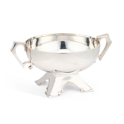 Lot 163 - A LARGE ART DECO SILVER TWO-HANDLED BOWL