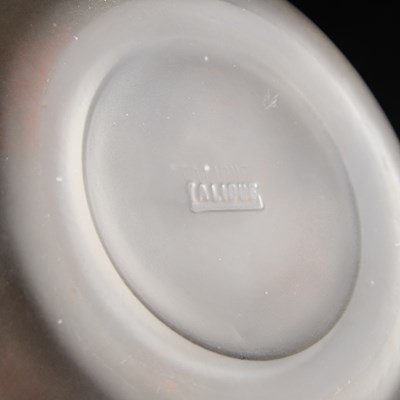 Lot 27 - RENÉ LALIQUE (FRENCH, 1860-1945), 'SIX TÉTES', AN EARLY FROSTED GLASS DECANTER AND STOPPER