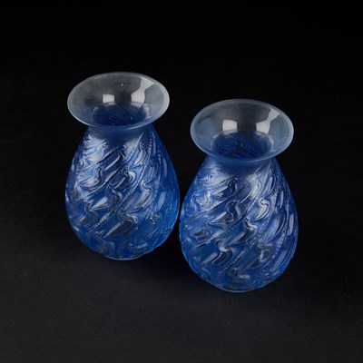 Lot 26 - RENÉ LALIQUE (FRENCH, 1860-1945), 'CANARDS', A PAIR OF VASES