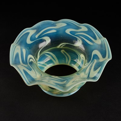 Lot 22 - A LARGE ART NOUVEAU VASELINE GLASS LIGHTSHADE