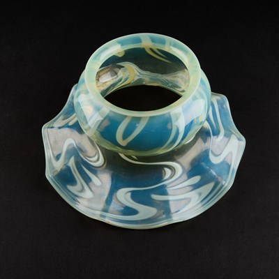 Lot 22 - A LARGE ART NOUVEAU VASELINE GLASS LIGHTSHADE