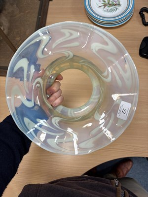 Lot 22 - A LARGE ART NOUVEAU VASELINE GLASS LIGHTSHADE