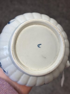 Lot 37 - A GROUP OF 18TH CENTURY ENGLISH PORCELAIN