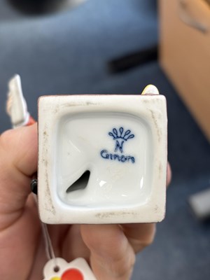 Lot 30 - A GINORI PORCELAIN FIGURE