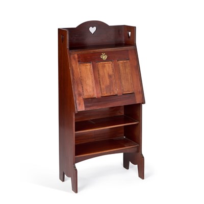 Lot 913 - AN ARTS AND CRAFTS WALNUT BUREAU