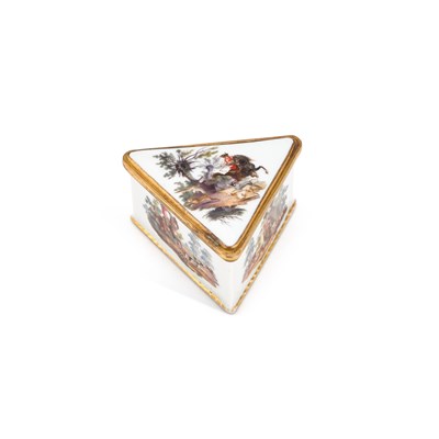 Lot 61 - A CONTINENTAL GILT-METAL MOUNTED PORCELAIN TRIANGULAR SNUFF BOX