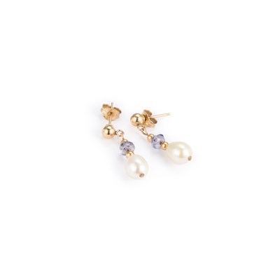 Lot 712 - A PAIR OF CULTURED DROP PEARL AND IOLITE PENDANT EARRINGS