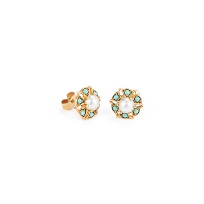 Lot 872 - A PAIR OF 9 CARAT GOLD TURQUOISE AND SPLIT PEARL CLUSTER STUD EARRINGS